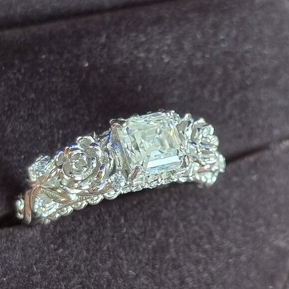 925 Sterling Silver Ring Sz 7 with D Colour Moissanite Gemstone - Picture 11 of 12